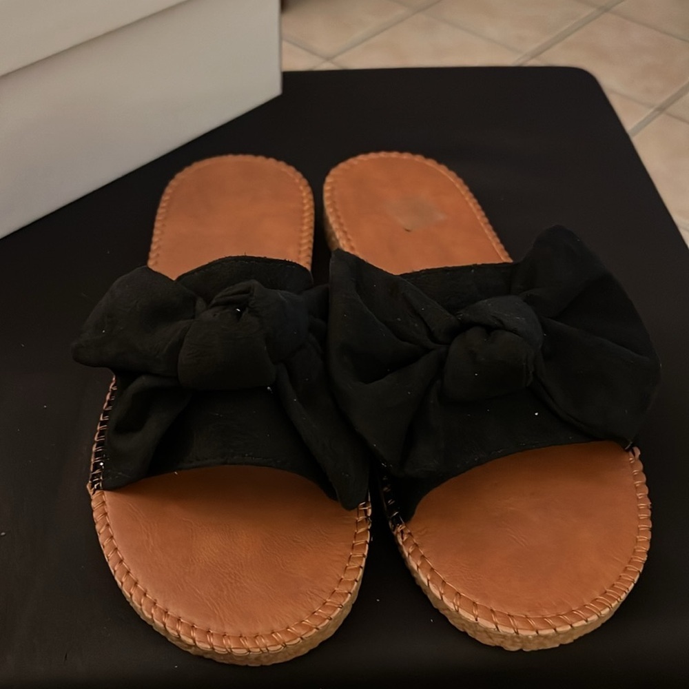 New Women's Black Bow Sandals - Picture 7 of 7